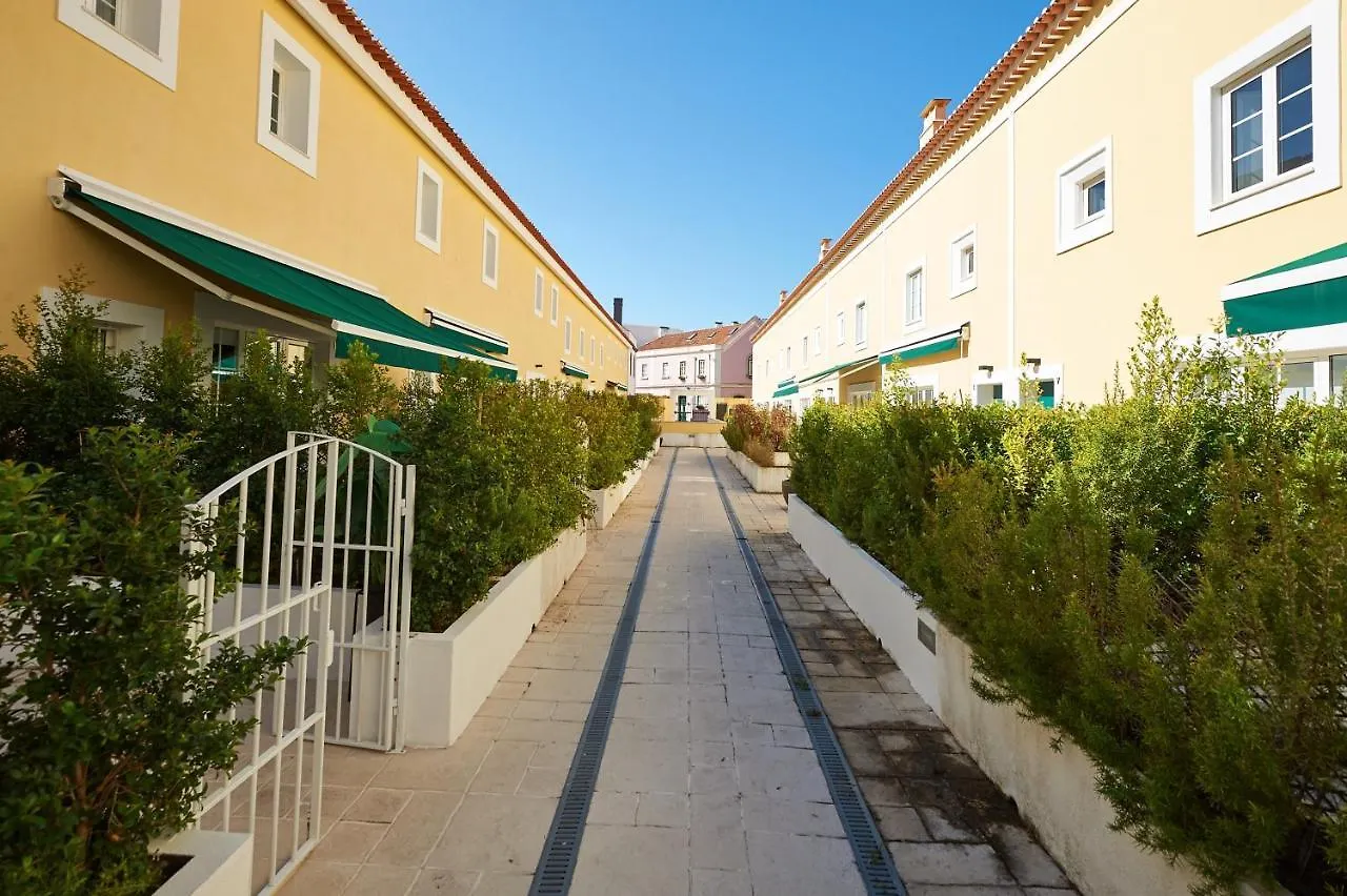 Spacious Apartment In Estoril With Private Garden 120 M²