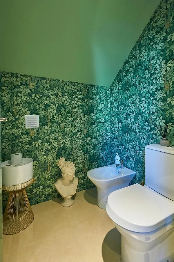 Spacious Apartment In Estoril With Private Garden 120 M²