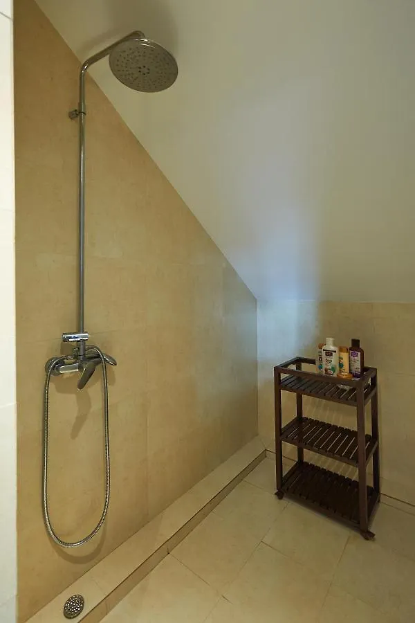 Spacious Apartment In Estoril With Private Garden 120 M²