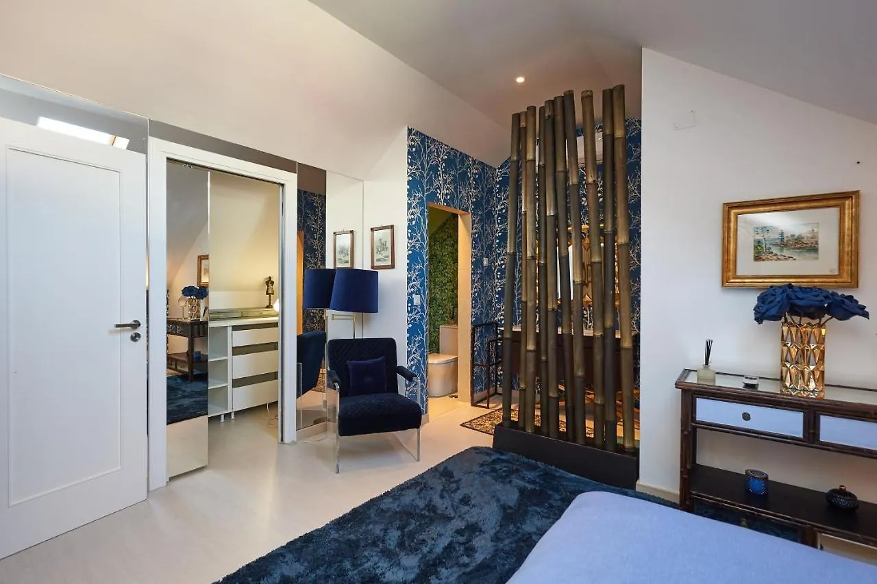 Spacious Apartment In Estoril With Private Garden 120 M²