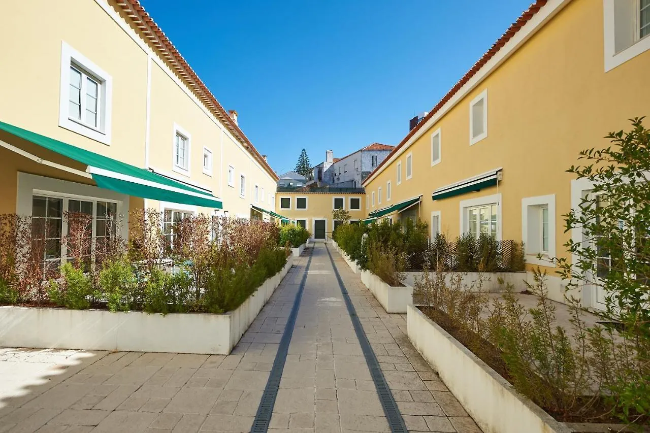 Spacious Apartment In Estoril With Private Garden 120 M²